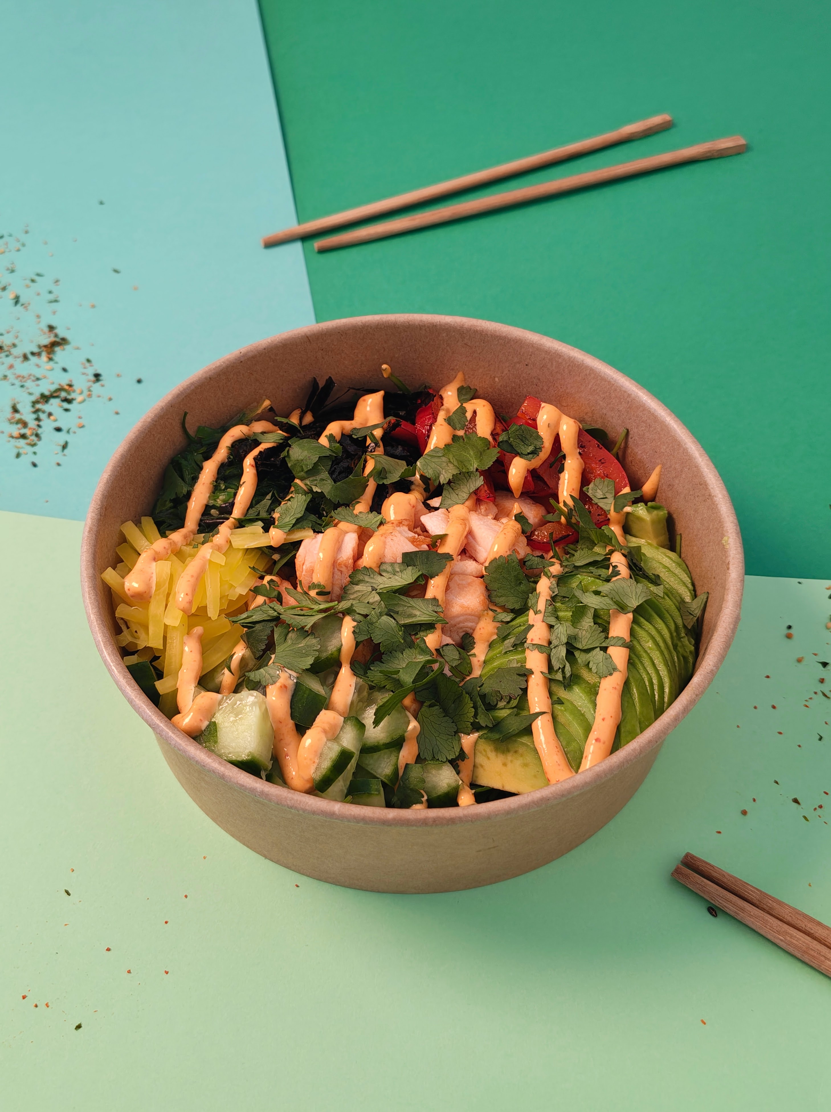 Bowl Low Carb - kawałki łososia smażone na maśle klarowanym